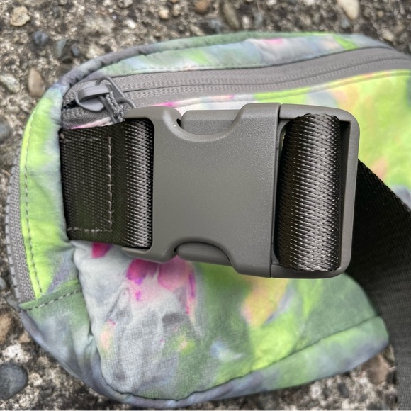 Lululemon Everywhere Belt Bag - Picture 9 of 10